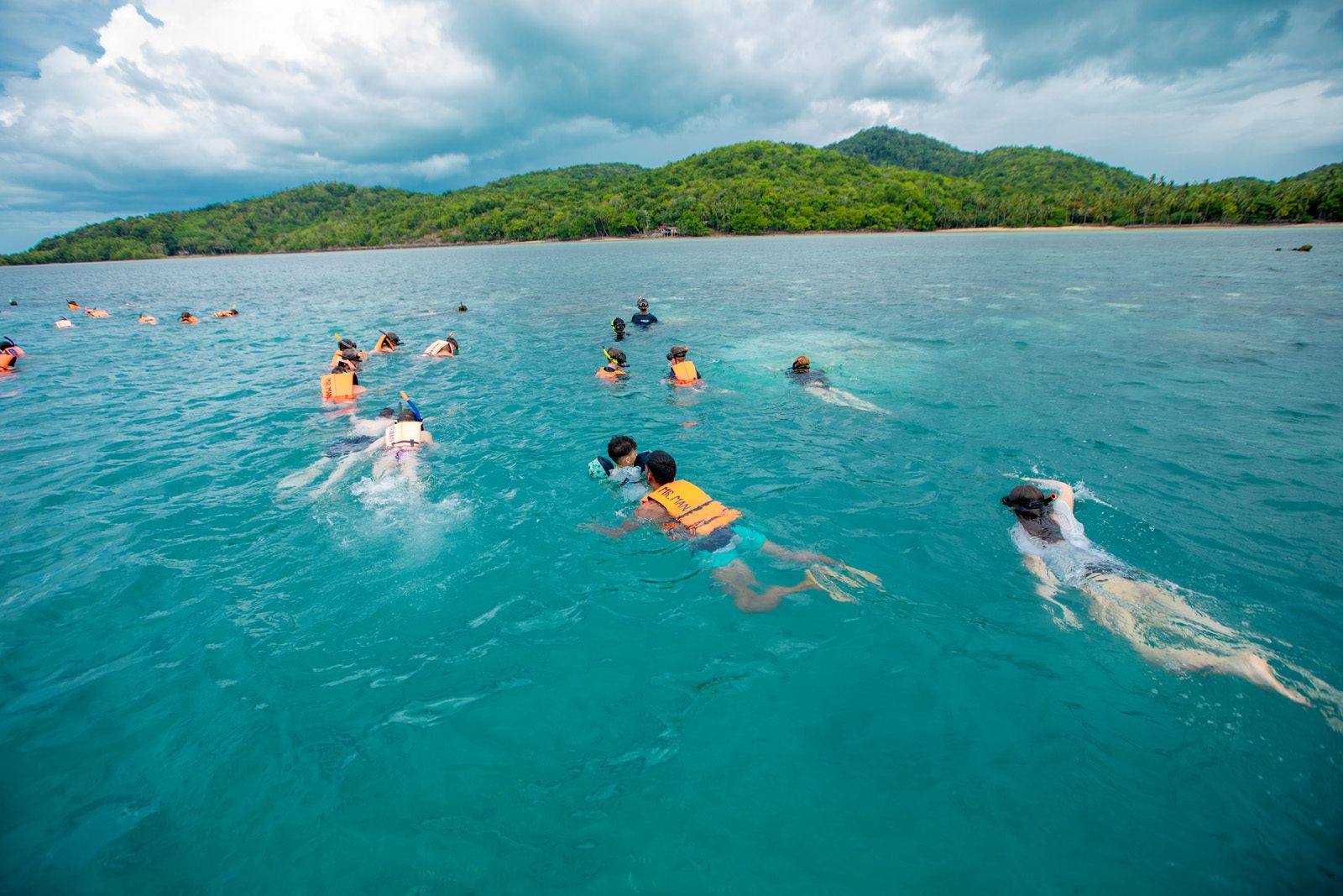 private longtail boat to pig island tour