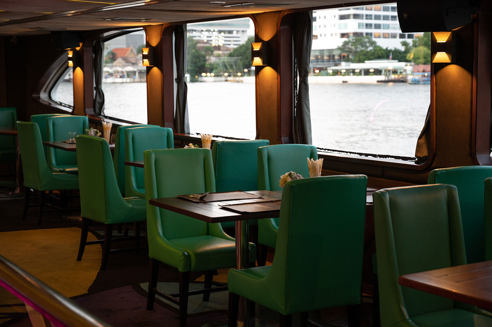 Wonderful Pearl Dinner Cruise Bangkok