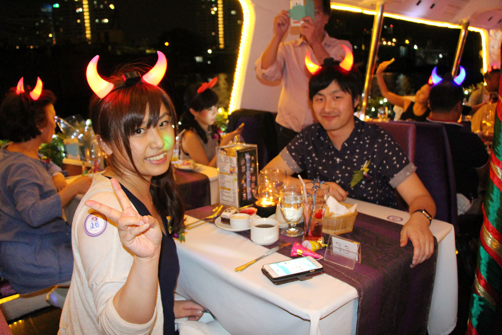 chaophraya cruise dinner bangkok