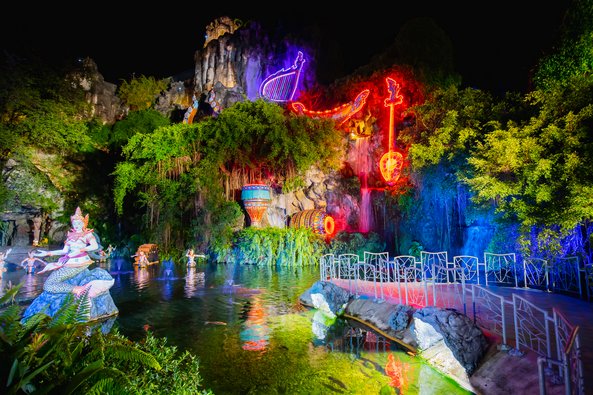 Phuket FantaSea show ticket