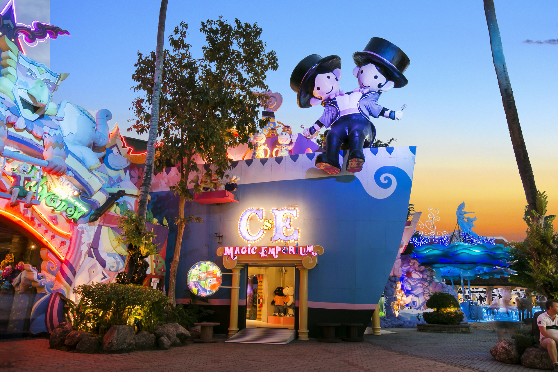Phuket-FantaSea-Show-Admission-Ticket-With-Dinner-and-Transfer