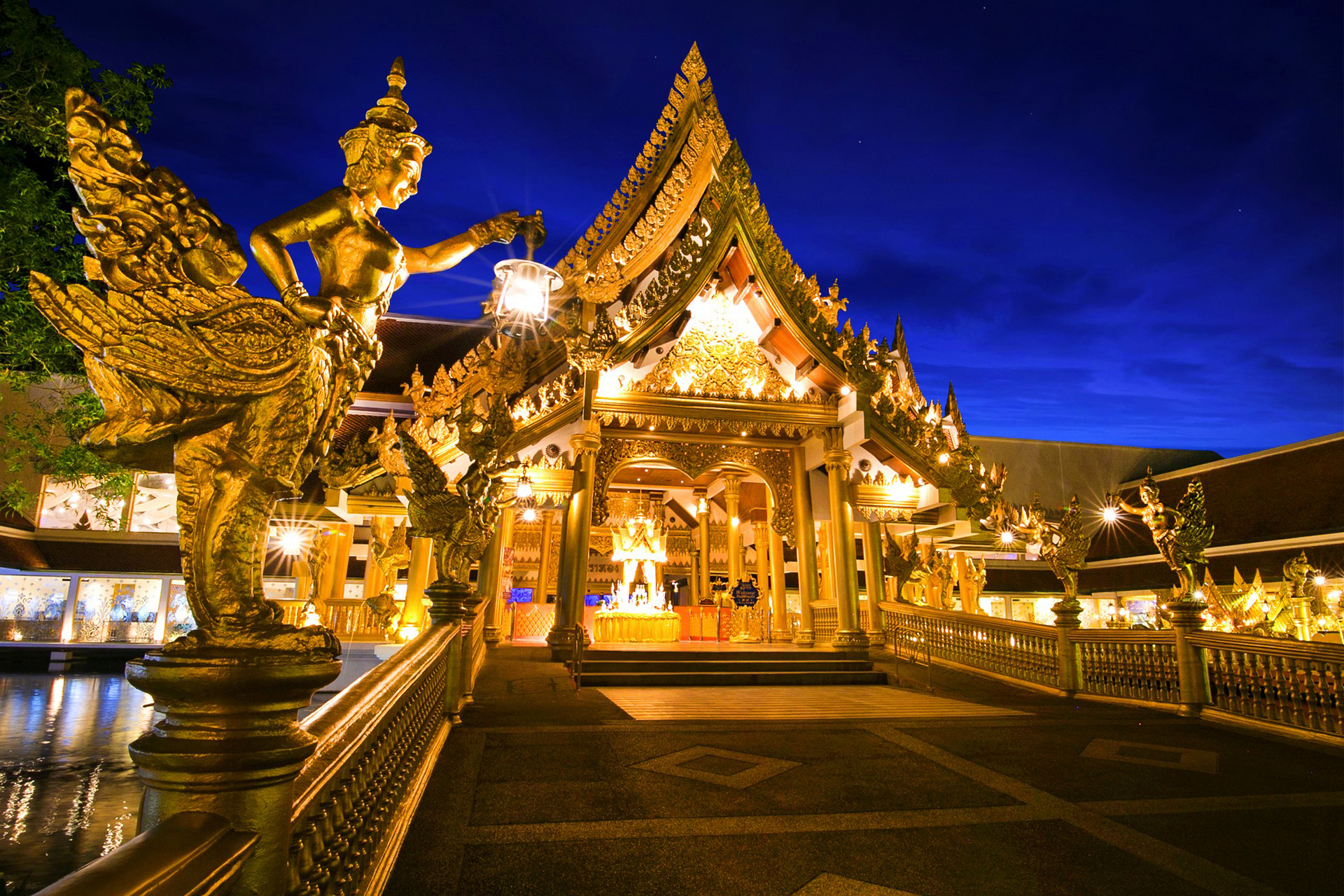 Phuket-FantaSea-Show-Admission-Ticket-With-Dinner-and-Transfer