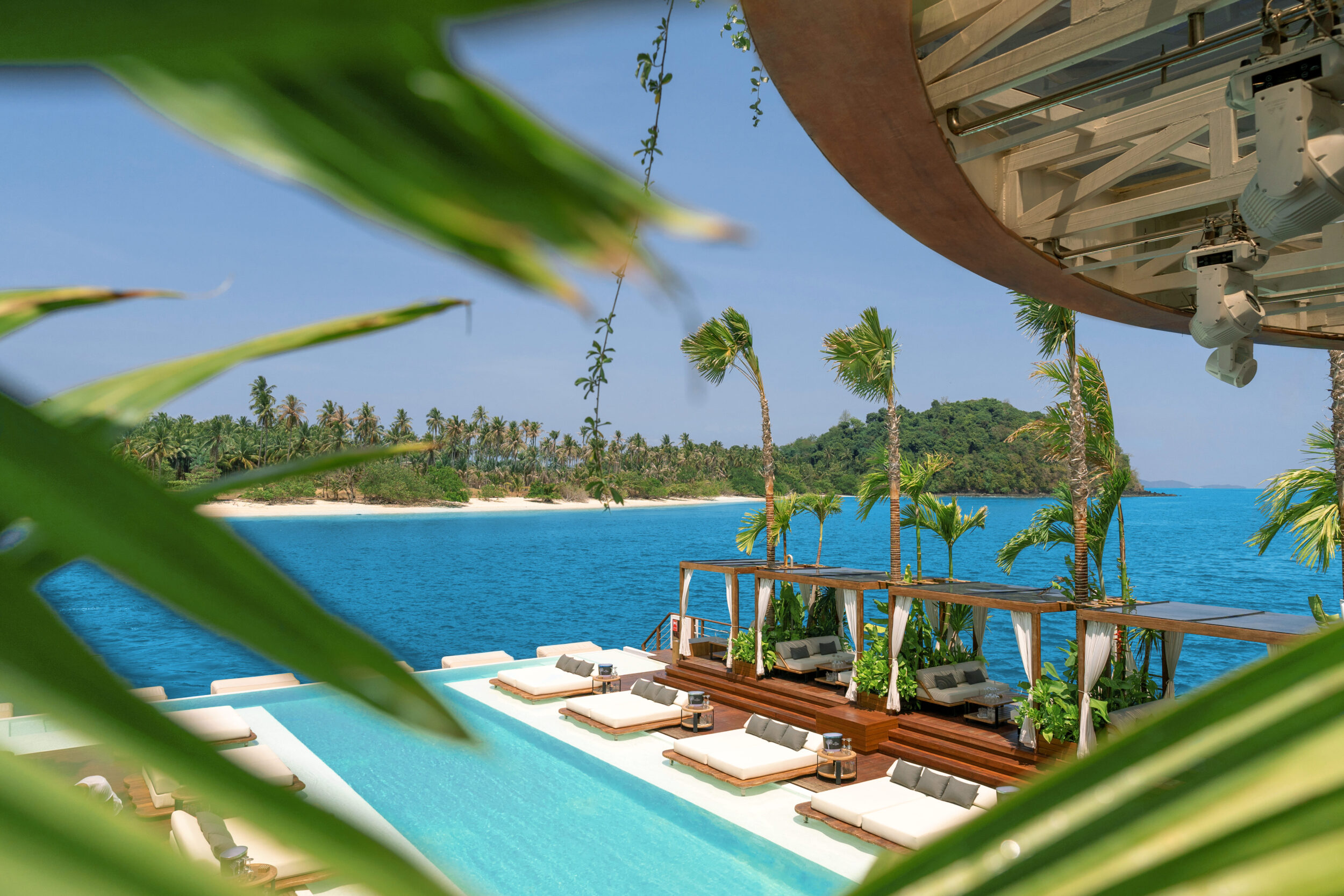 YONA-Day-Pass-Ticket-Experience-Phuket-in-a-Cruise-Beach-Club