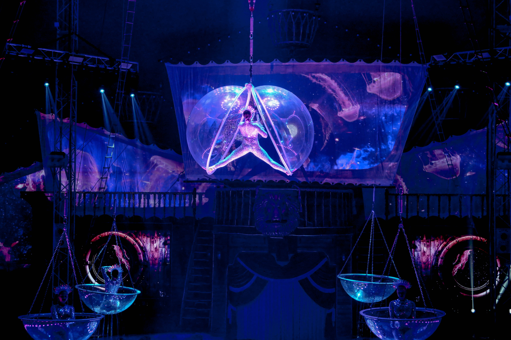 Aqua-Circus-Phuket-World-Class-Acrobatic-and-Water-Show