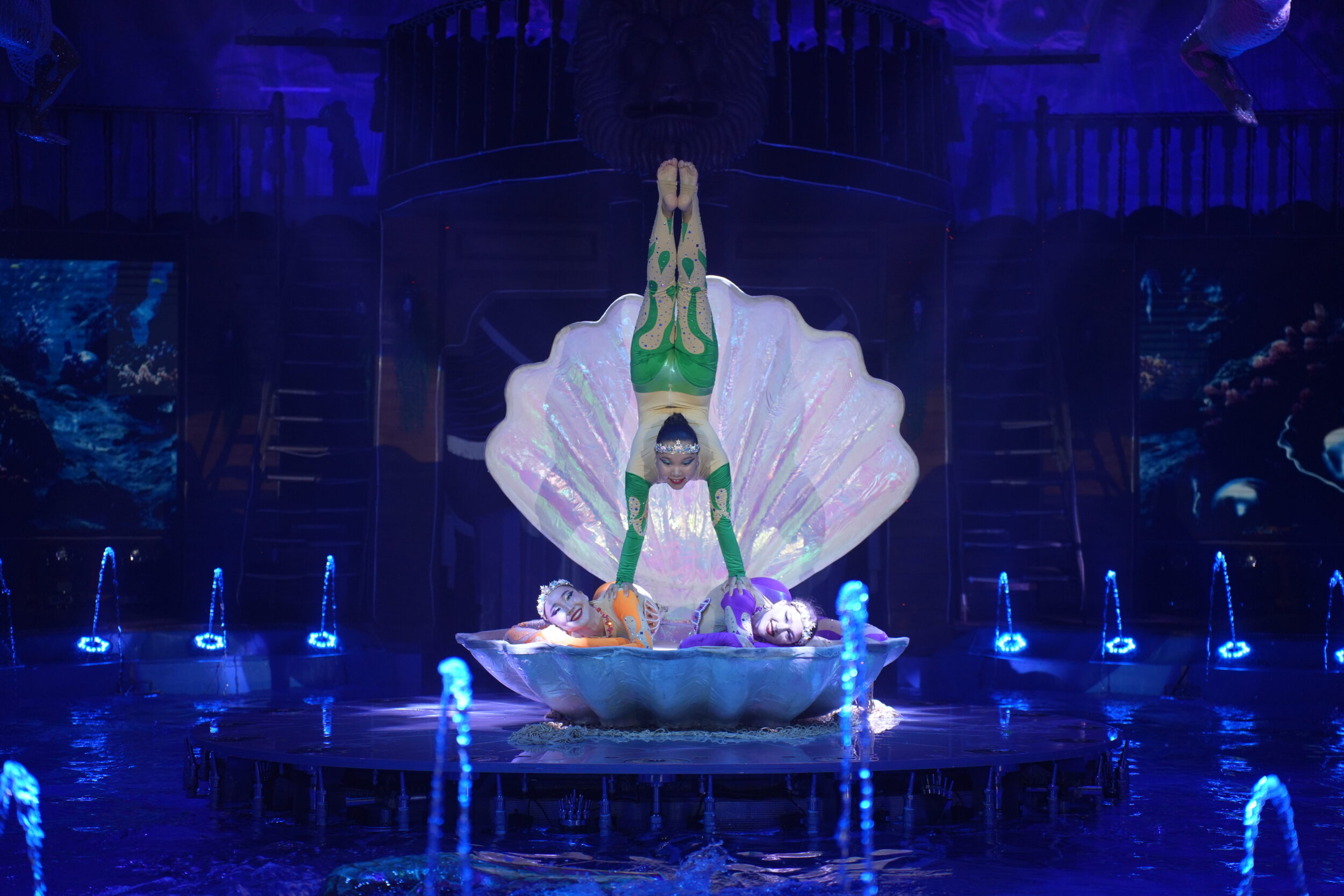 Aqua-Circus-Phuket-World-Class-Acrobatic-and-Water-Show