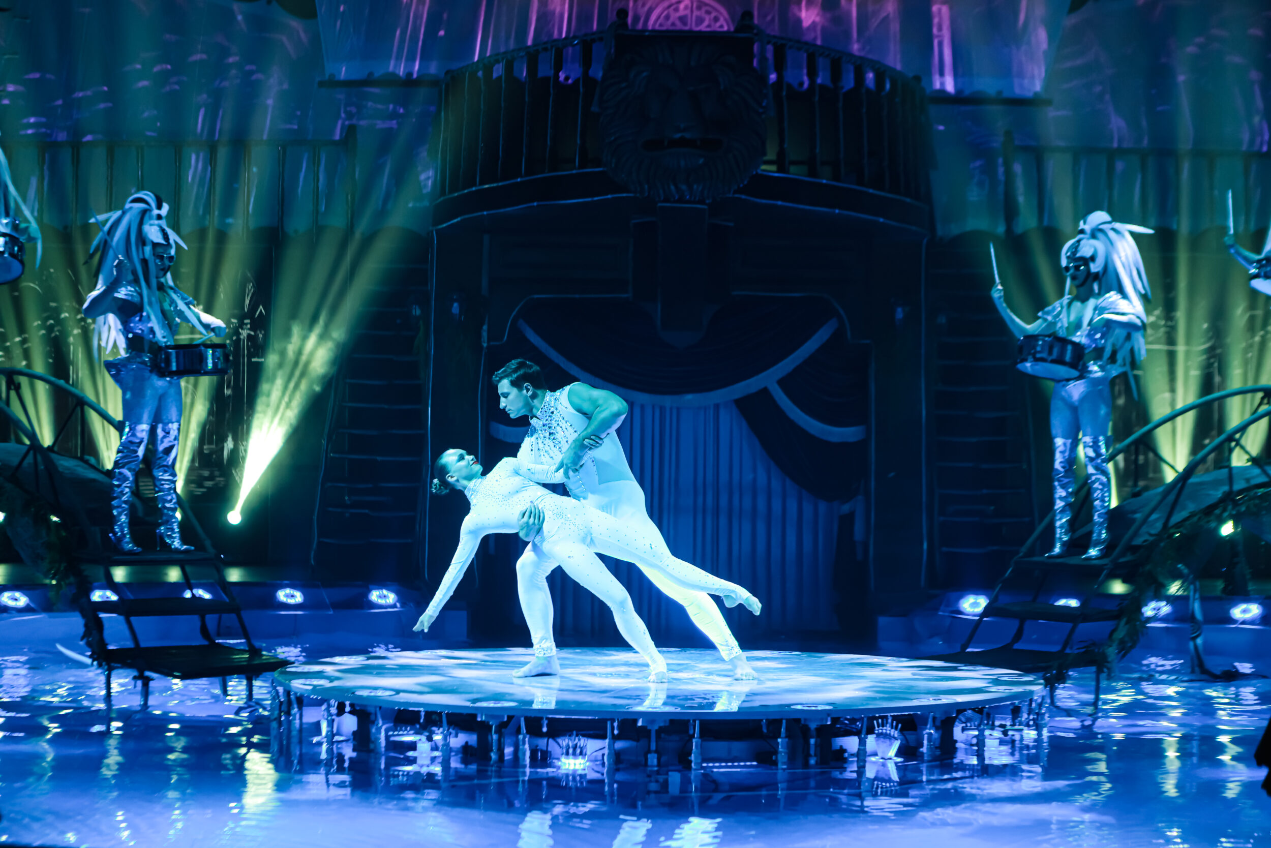 Aqua-Circus-Phuket-World-Class-Acrobatic-and-Water-Show