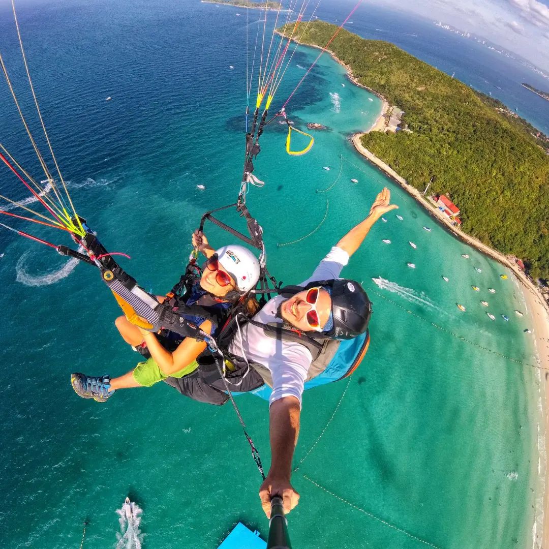 Skybound-Tandem-Paragliding-Over-Koh-Larn-Scenery-in-Pattaya