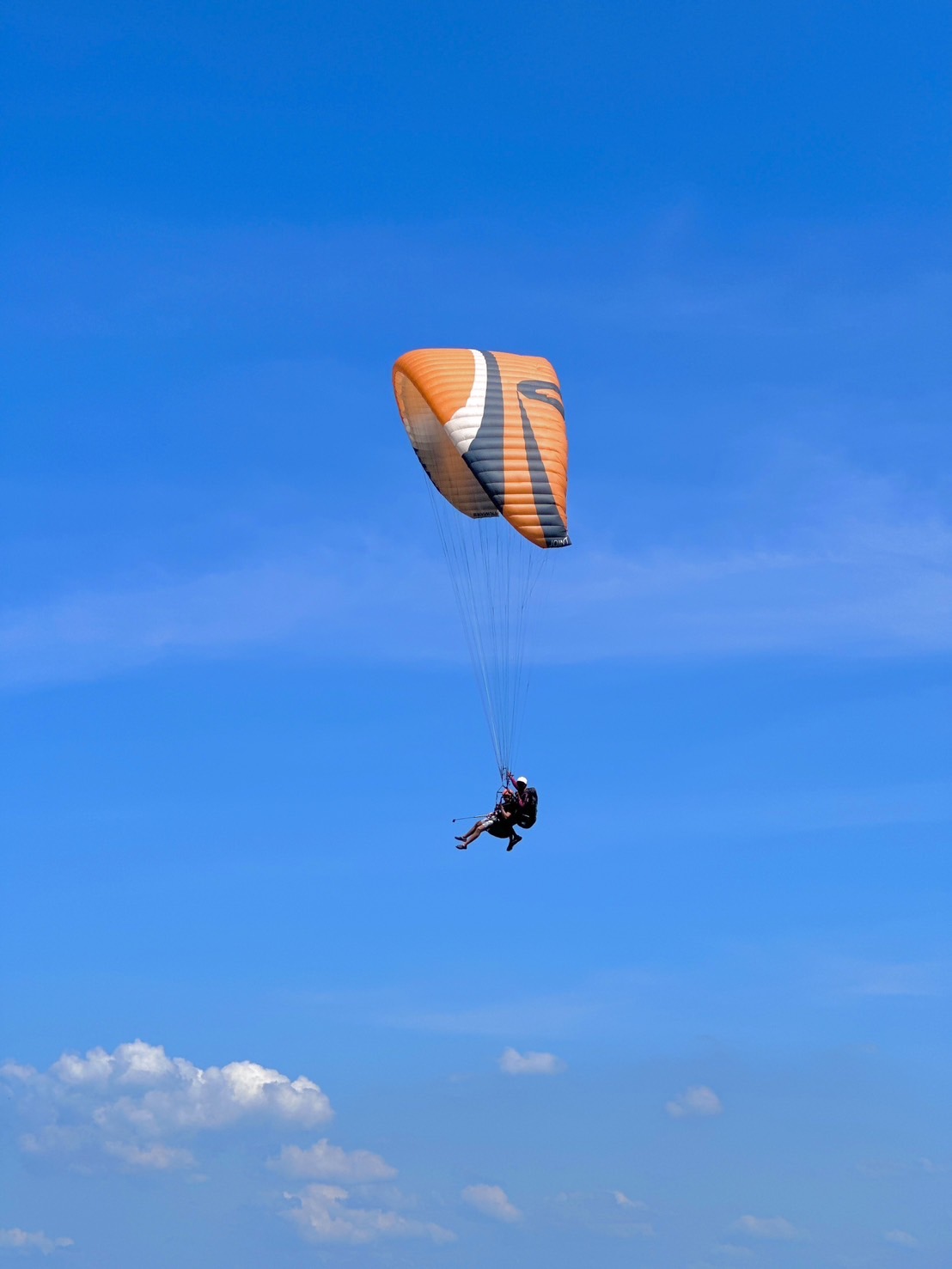 Skybound-Tandem-Paragliding-Over-Koh-Larn-Scenery-in-Pattaya