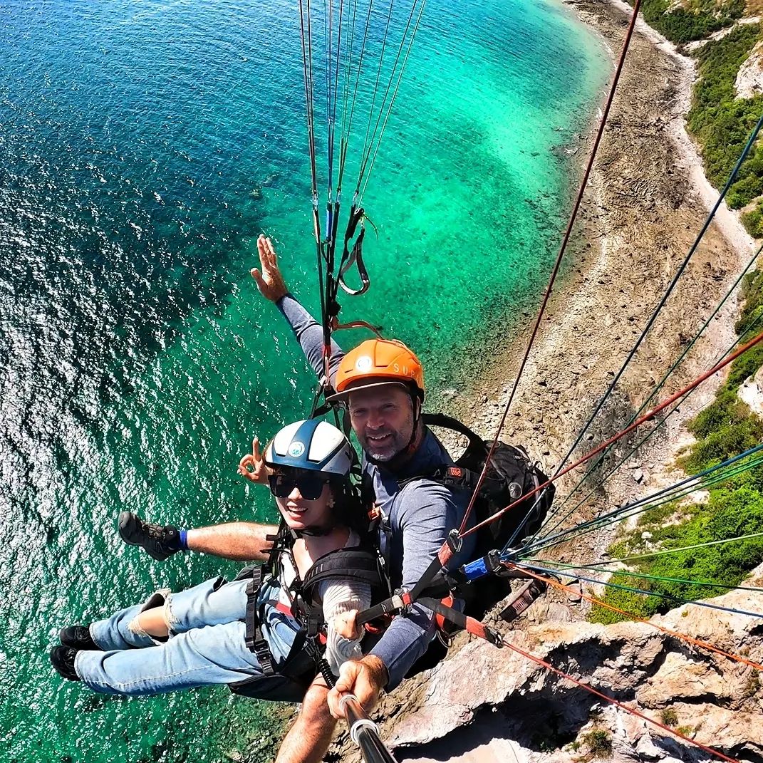 Skybound-Tandem-Paragliding-Over-Koh-Larn-Scenery-in-Pattaya