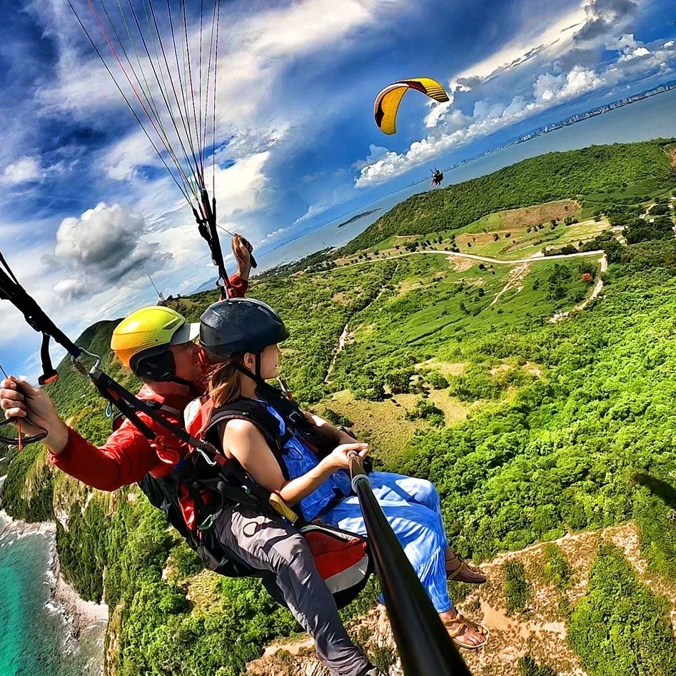 Skybound-Tandem-Paragliding-Over-Koh-Larn-Scenery-in-Pattaya