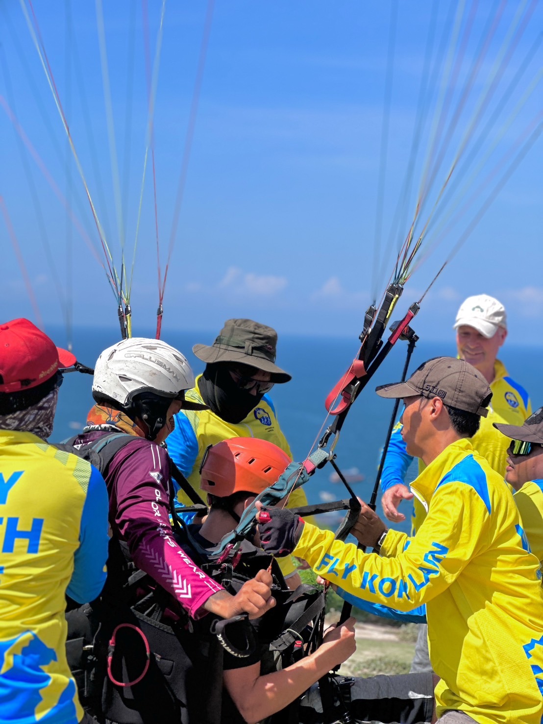 Skybound-Tandem-Paragliding-Over-Koh-Larn-Scenery-in-Pattaya