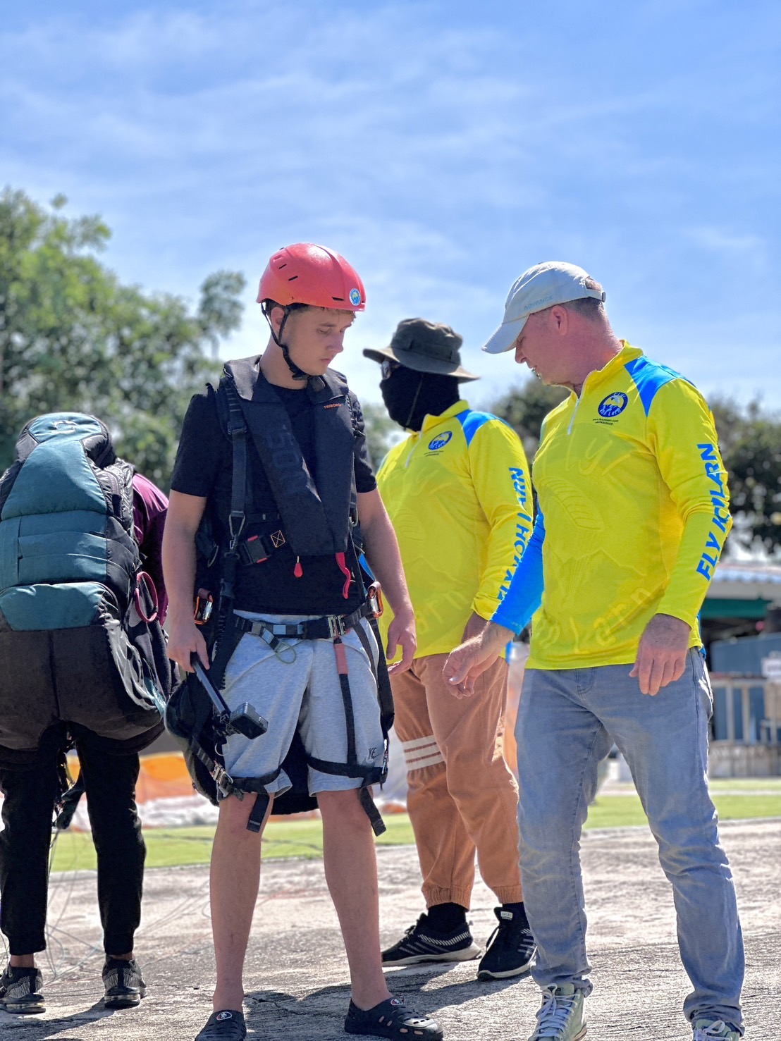 Skybound-Tandem-Paragliding-Over-Koh-Larn-Scenery-in-Pattaya