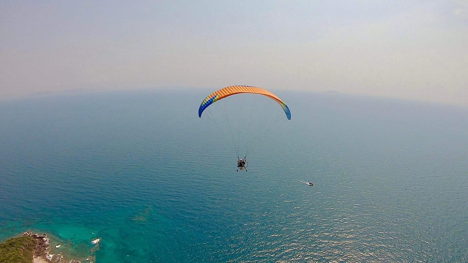 Skybound-Tandem-Paragliding-Over-Koh-Larn-Scenery-in-Pattaya