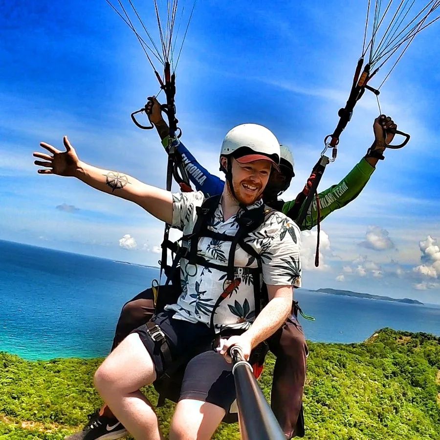 Skybound-Tandem-Paragliding-Over-Koh-Larn-Scenery-in-Pattaya