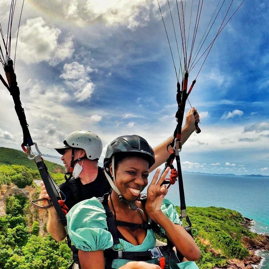 Skybound-Tandem-Paragliding-Over-Koh-Larn-Scenery-in-Pattaya