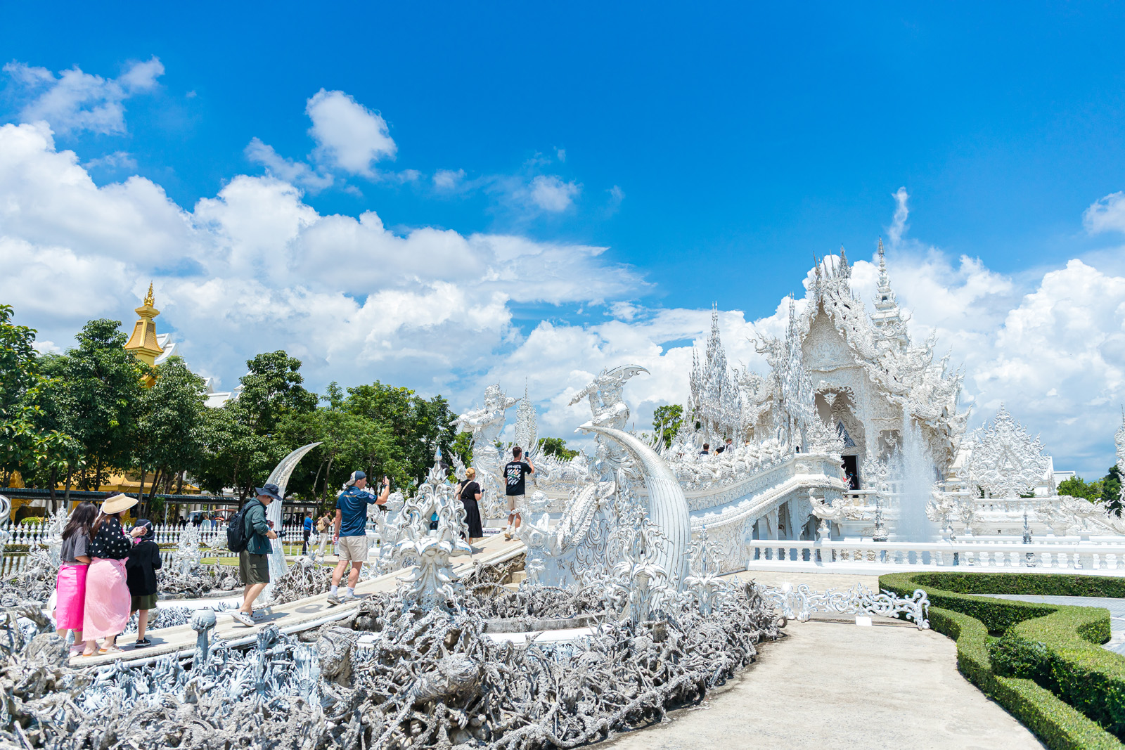 Wat Rong Khun (White Temple)