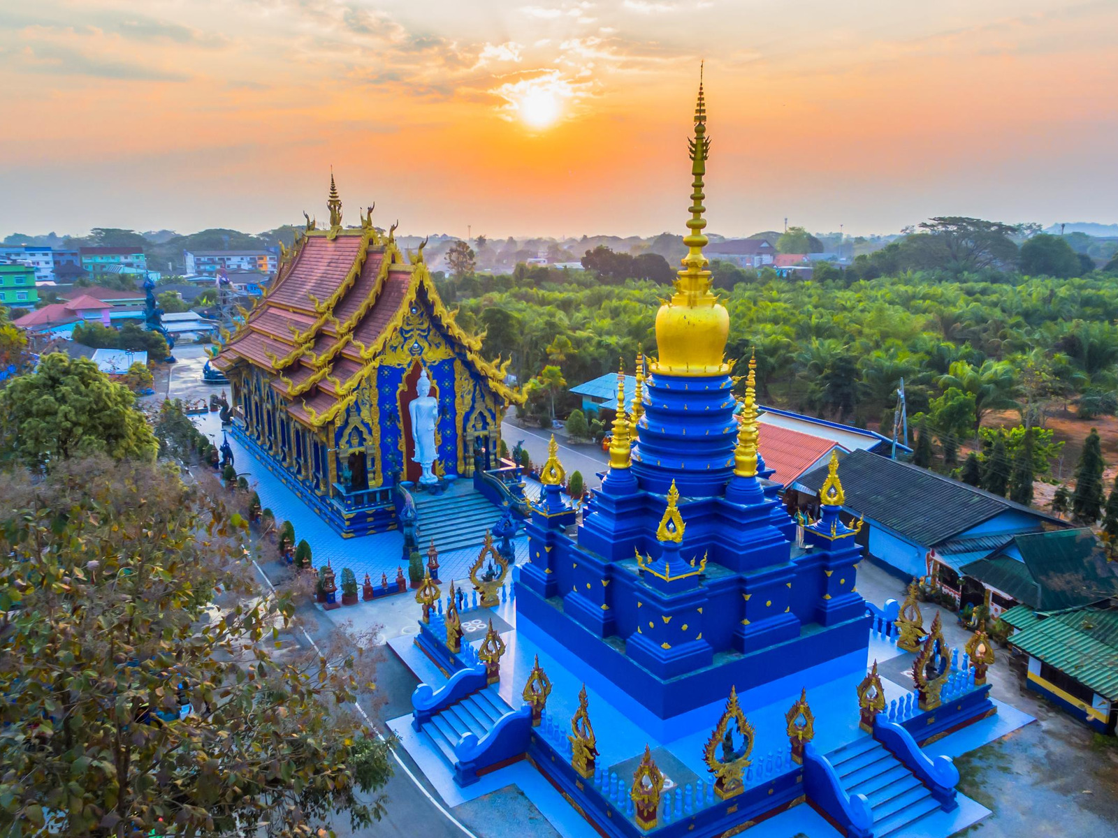 Wat Rong Suea Ten (Blue Temple)