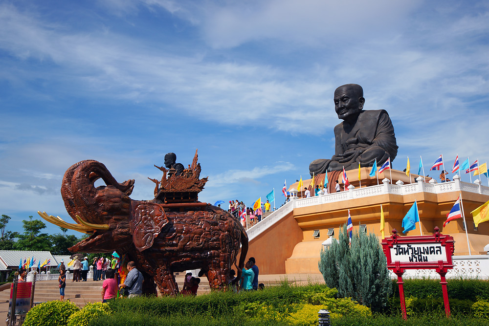 Wat Huay Mongkol Giant