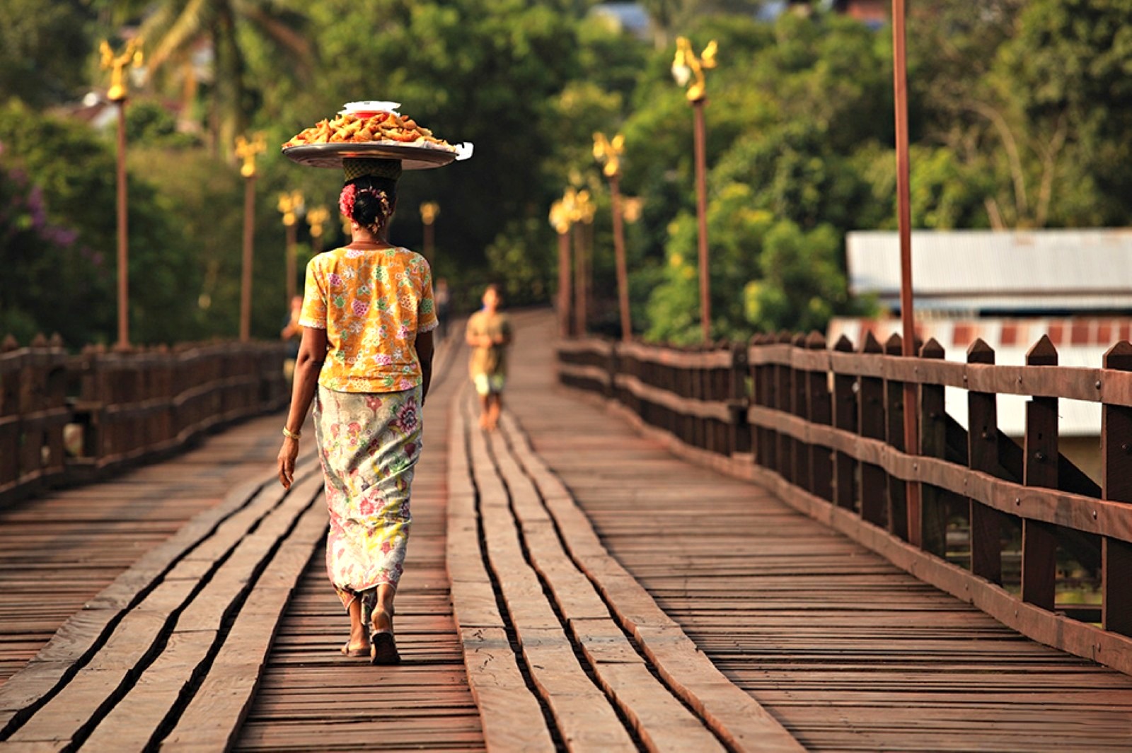 Mon Bridge Sangkhlaburi – Local vendor at sunrise