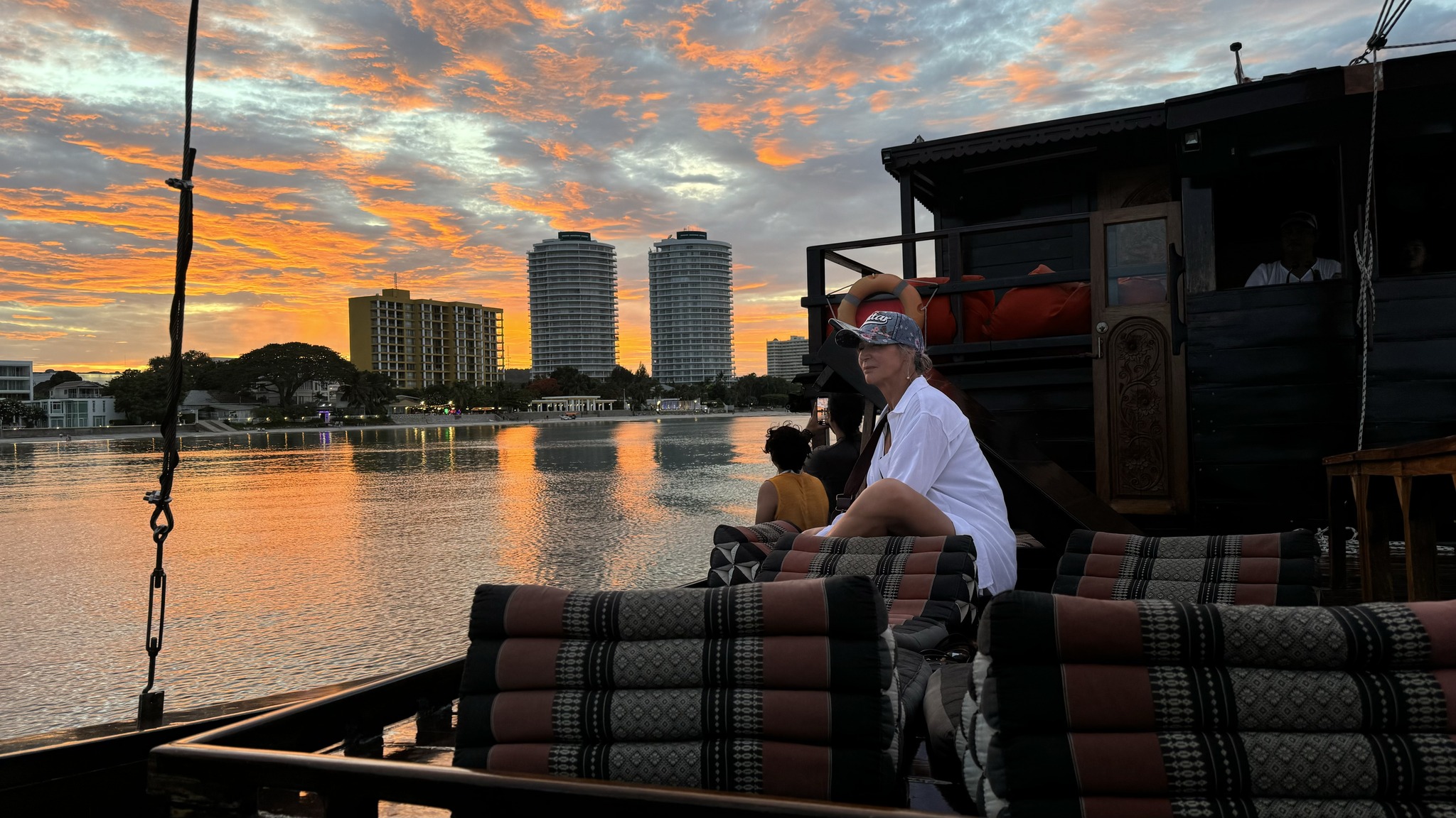 Hua Hin sunset dinner cruise