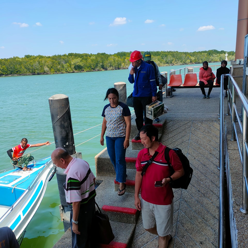 Koh Lipe to Hatyai transfer speedboat van