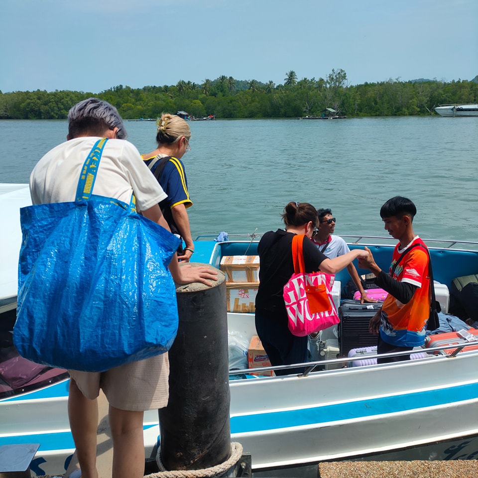 Koh Lipe to Hatyai transfer speedboat van