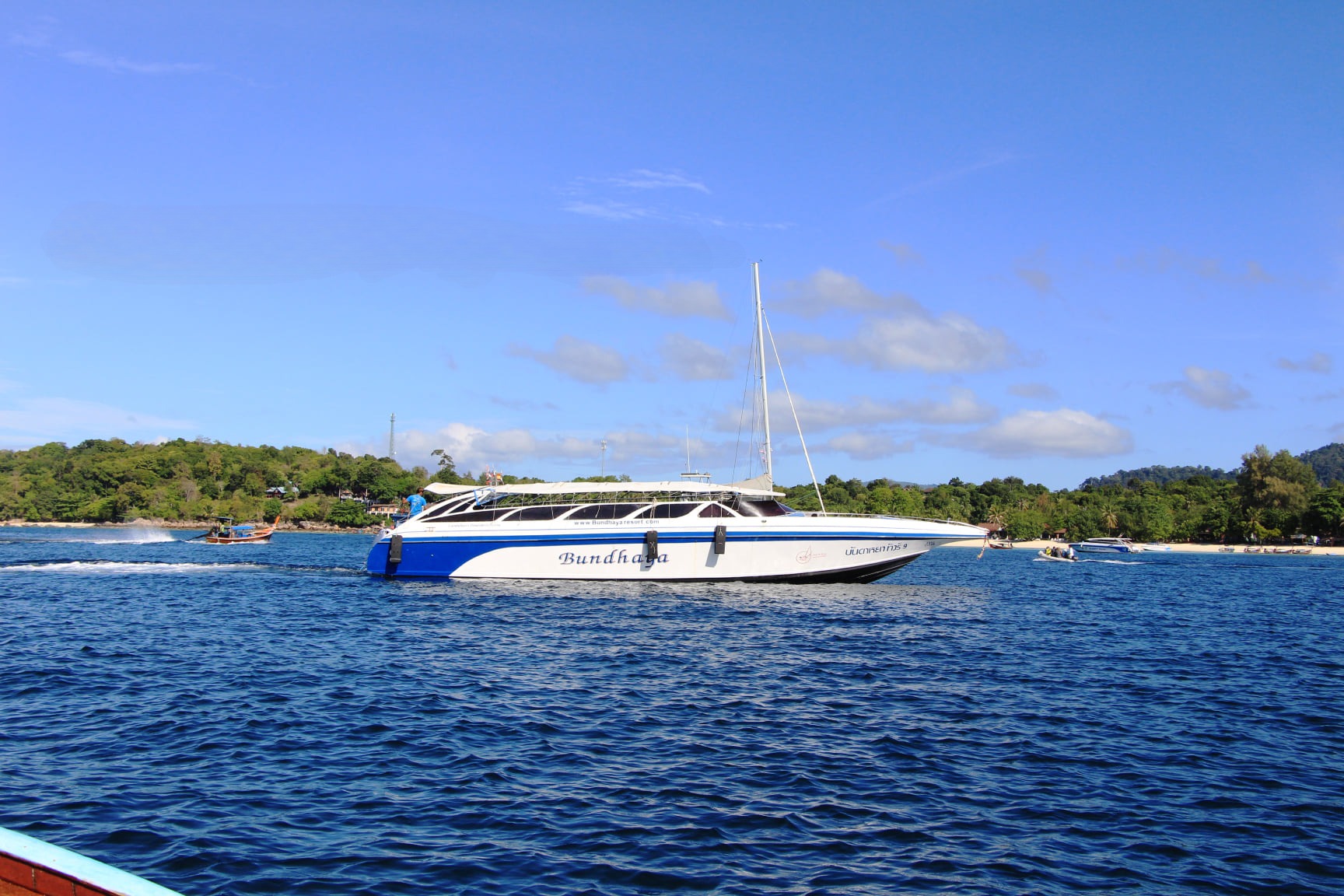Koh Lipe to Hatyai transfer speedboat van