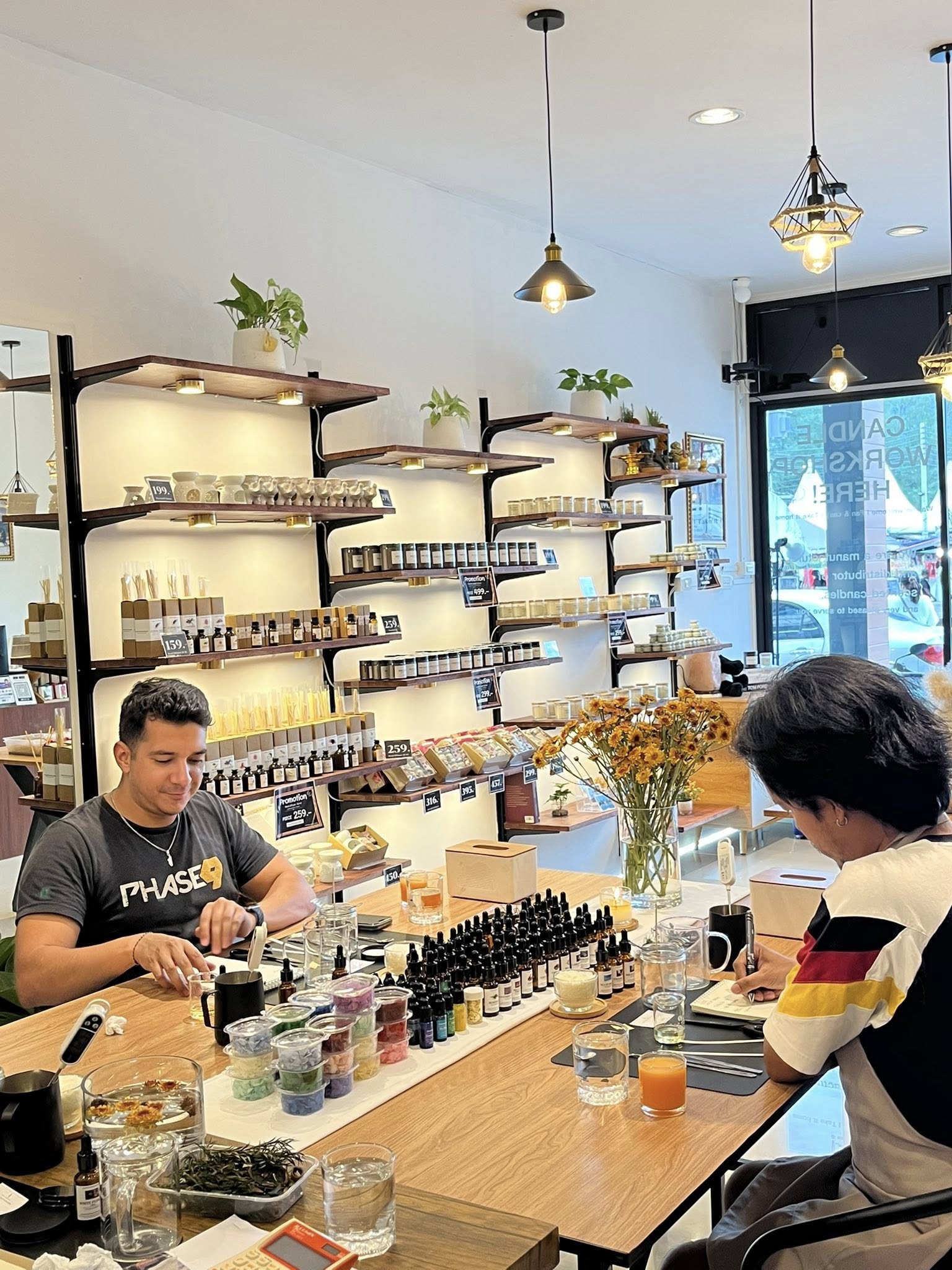 Krabi scented candle workshop