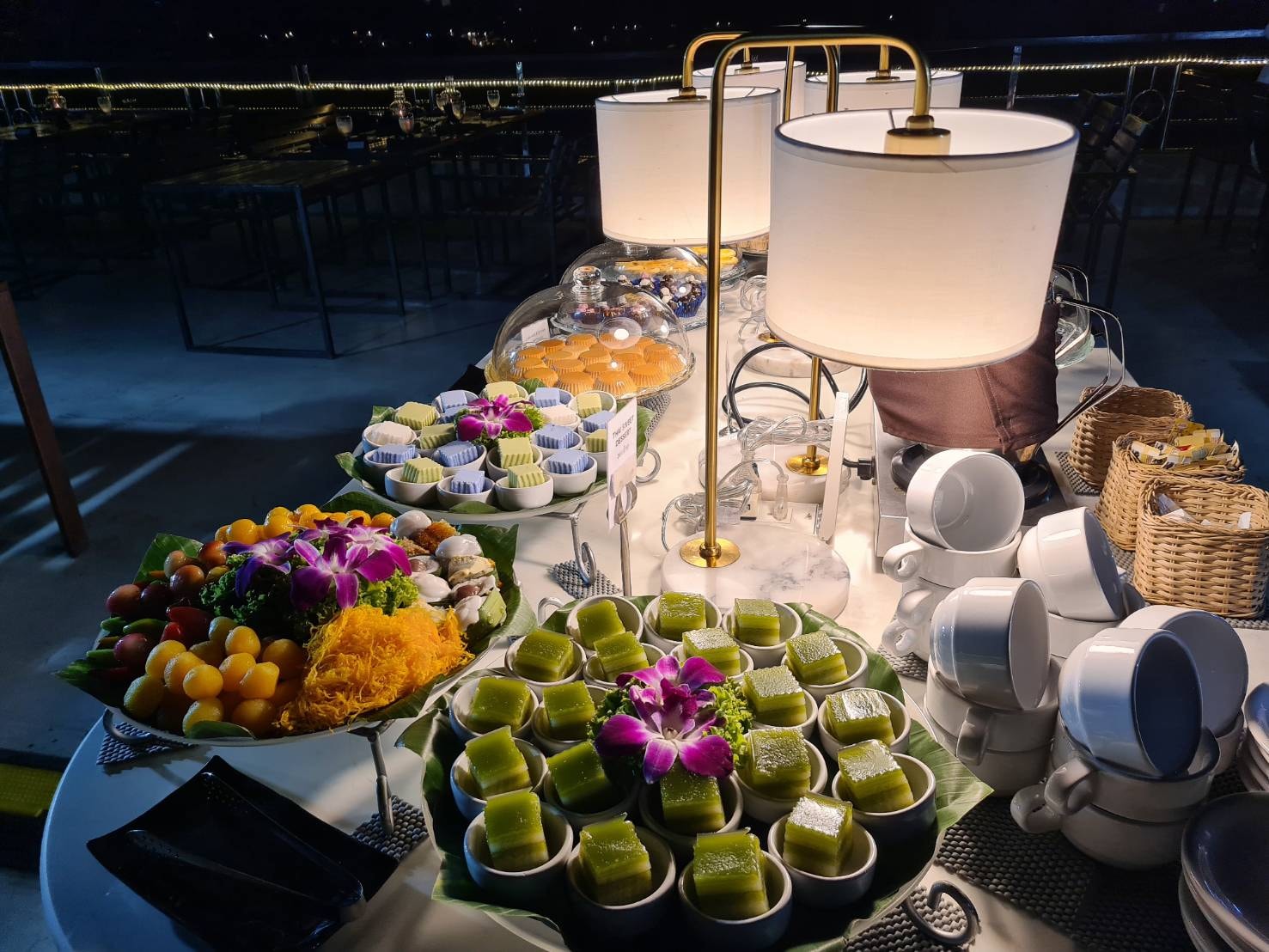 Luxury White Dinner Cruise Bangkok