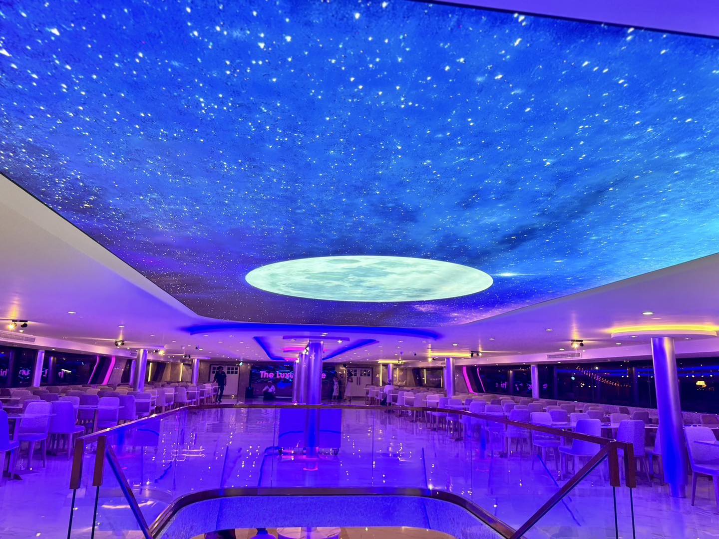 Luxury White Dinner Cruise Bangkok