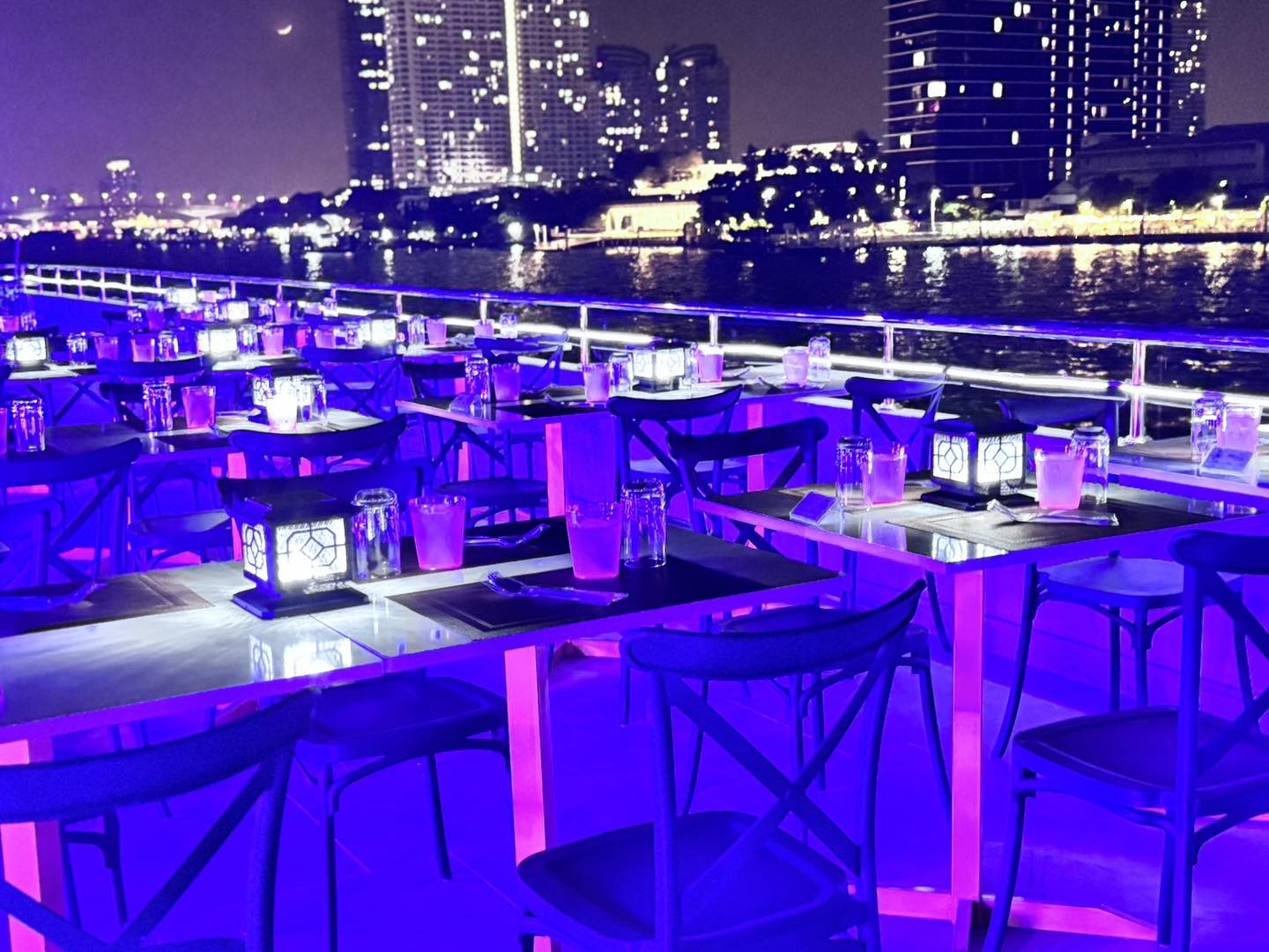 Luxury White Dinner Cruise Bangkok