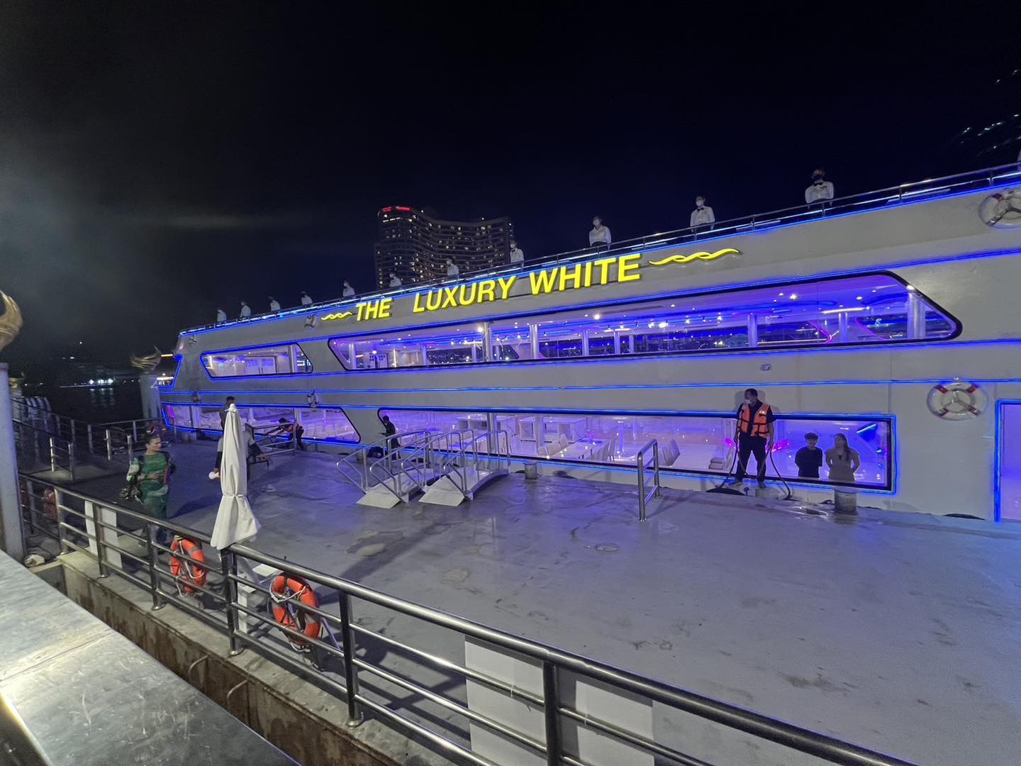 Luxury White Dinner Cruise Bangkok