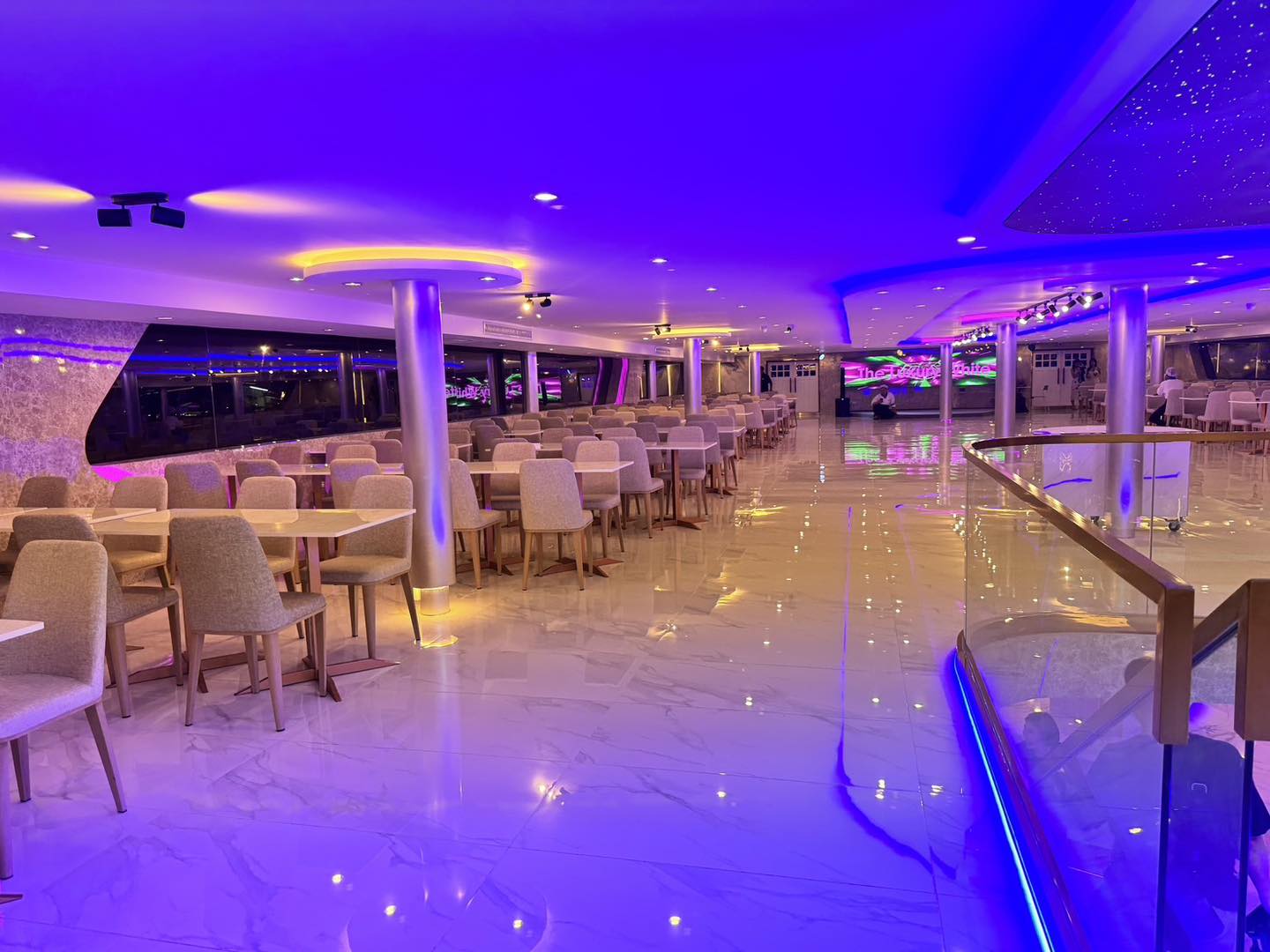 Luxury White Dinner Cruise Bangkok