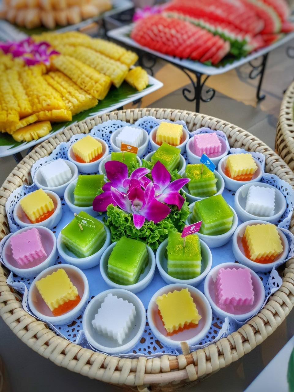 Luxury White Dinner Cruise Bangkok