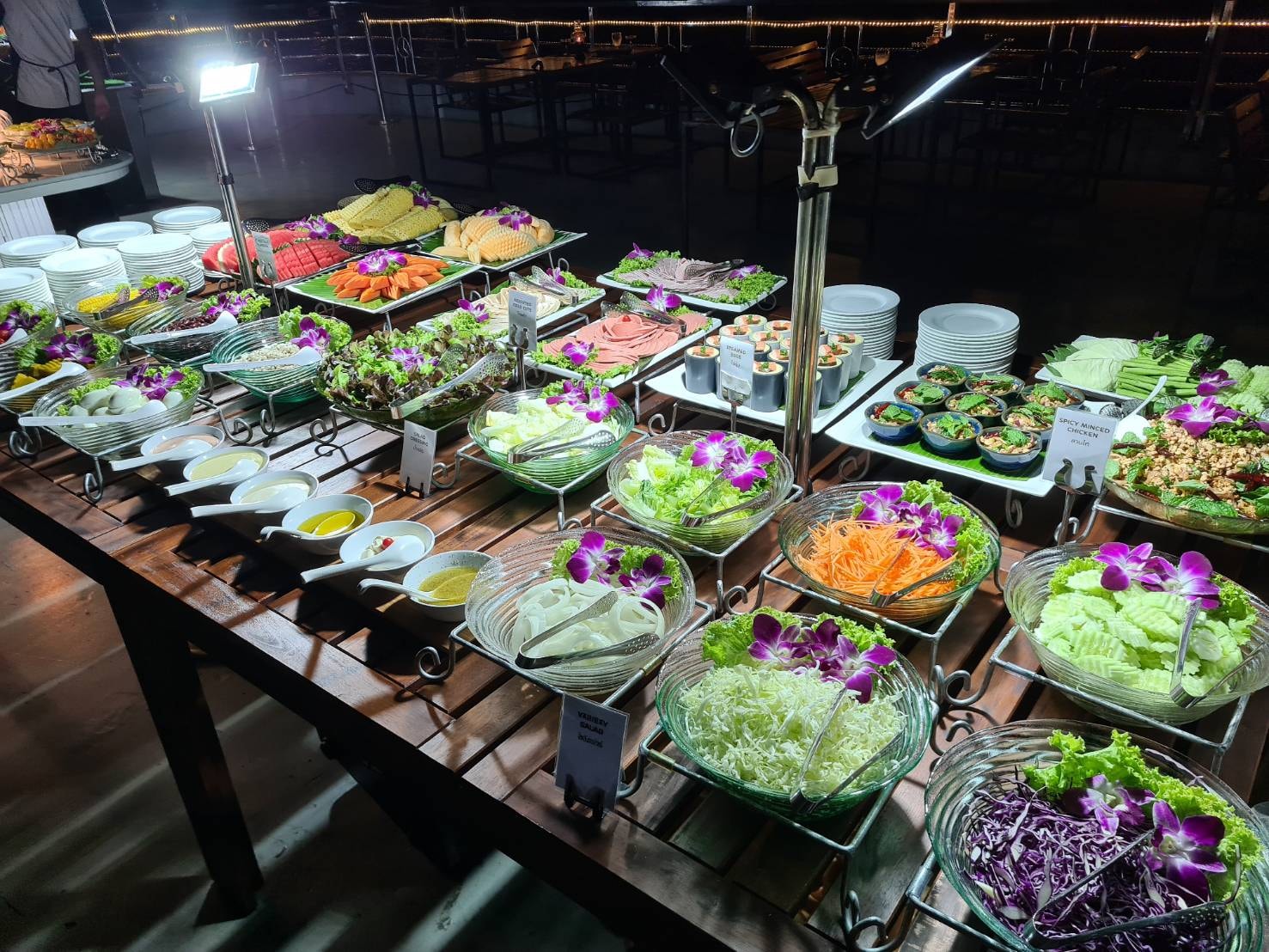 Luxury White Dinner Cruise Bangkok