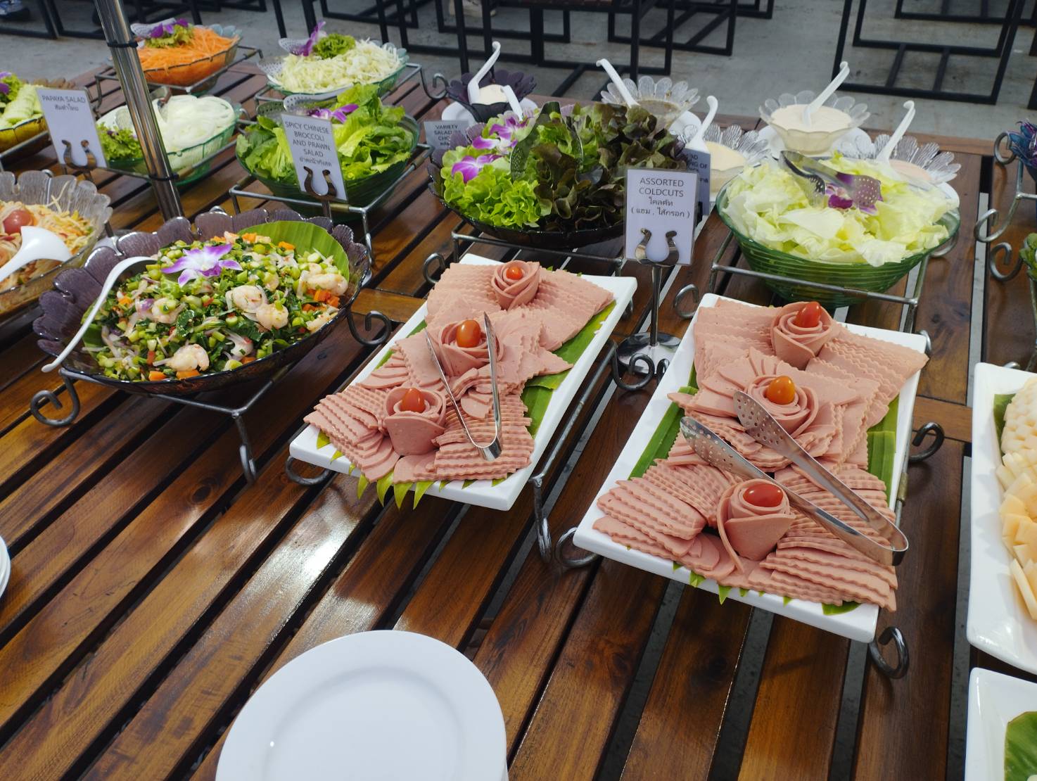 Luxury White Dinner Cruise Bangkok