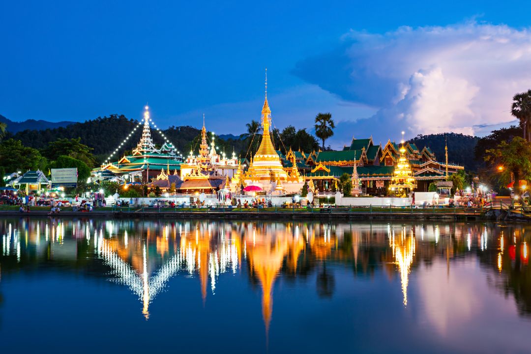 Wat Chong Kham and Wat Chong Klang.