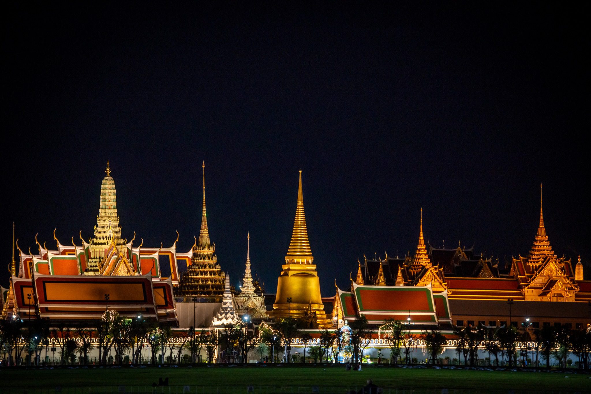 The Grand Palace area shimmering in the distance ✨