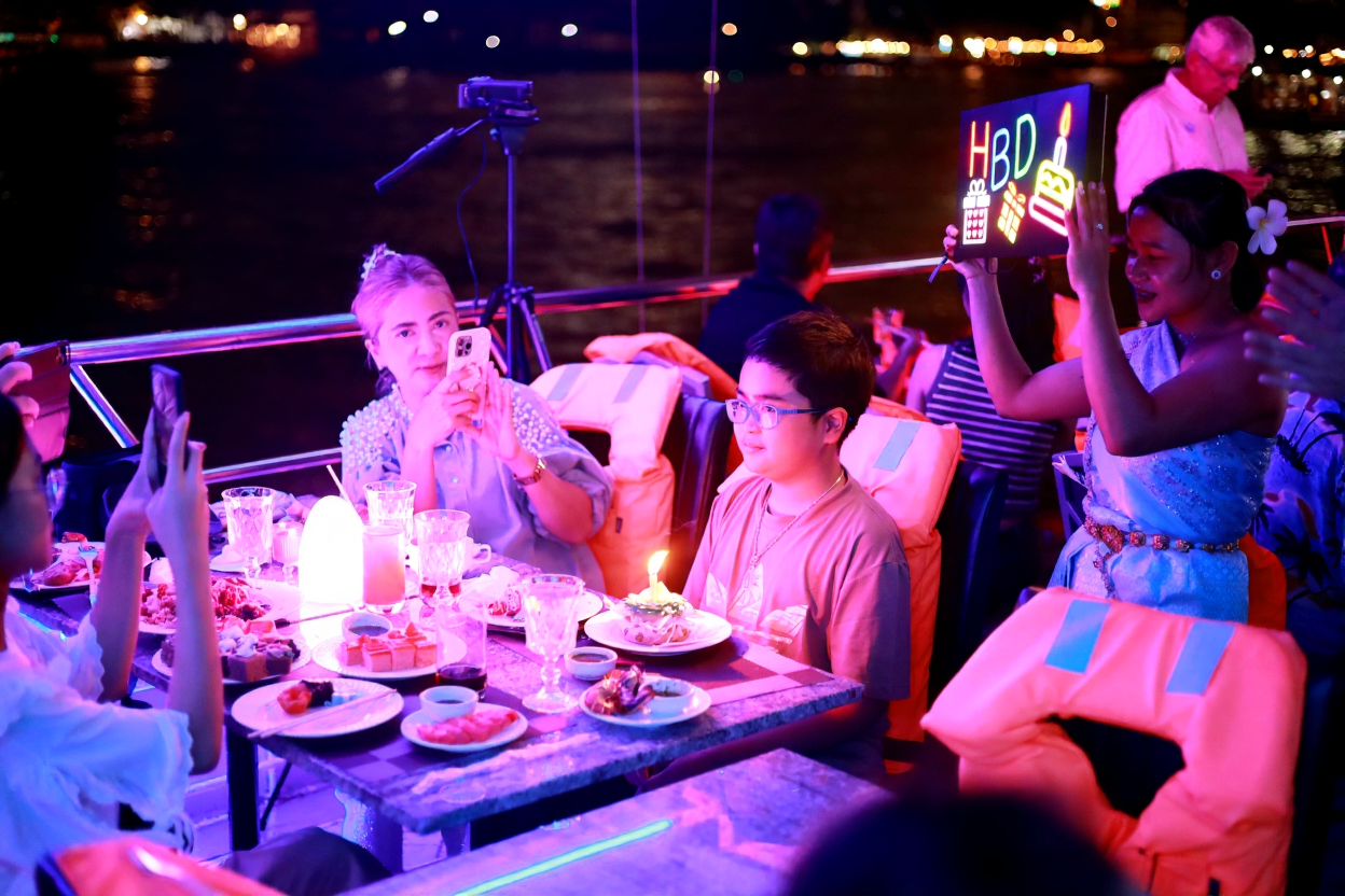 Smile Riverside Dinner Cruise Bangkok