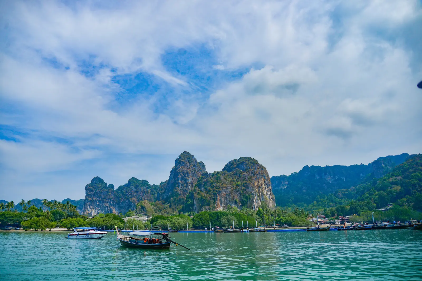 Hong Island Krabi vs. 4 Islands Tour: Which Day Trip Is Better for You?