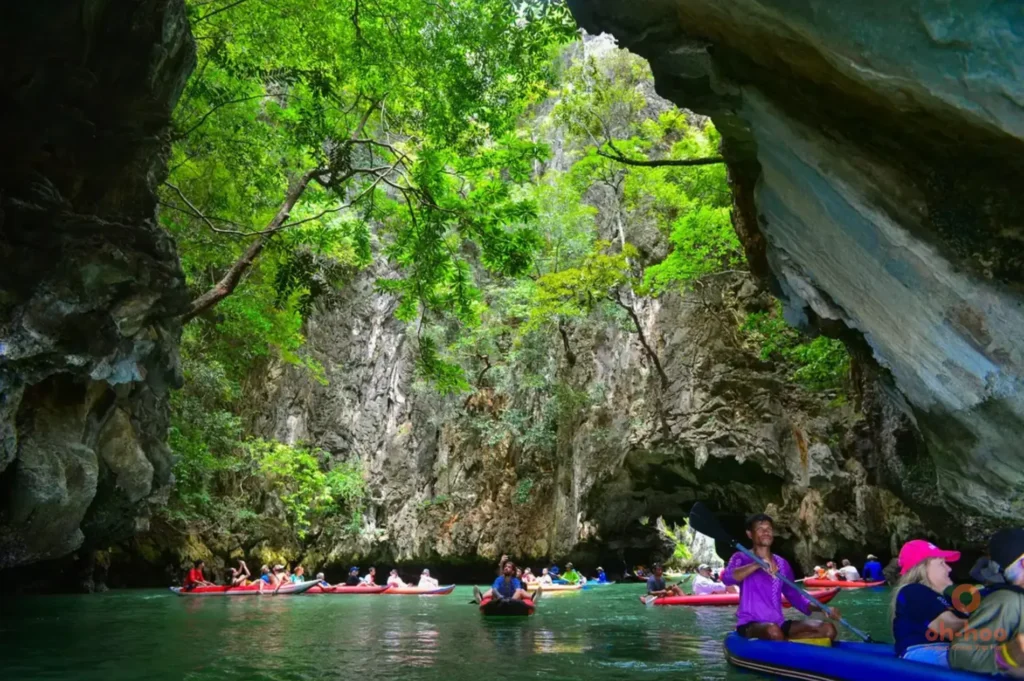 Koh Hong hidden lagoon enclosed by limestone cliffs, Krabi, Thailand