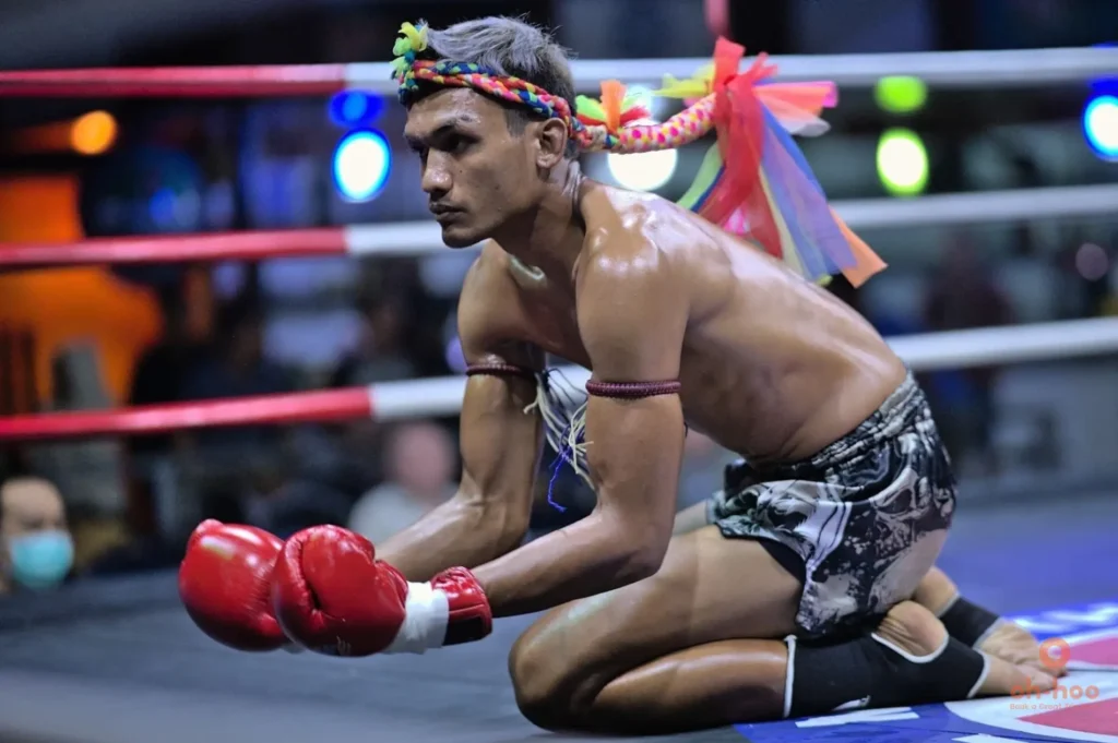 Muay Thai wai khru ceremony fighter Koh Samui before the bout