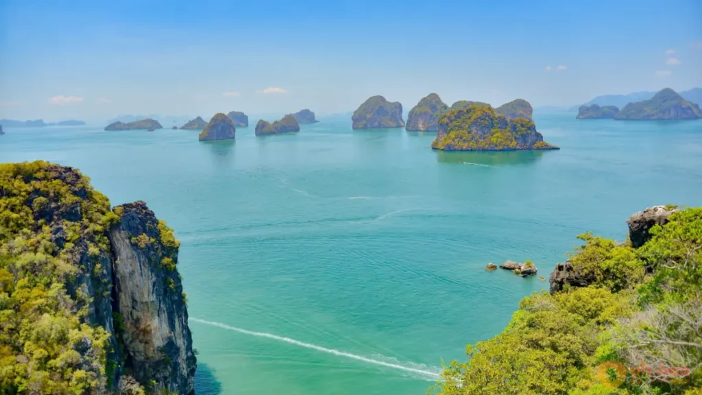 This image shows panoramic limestone islands and turquoise sea in Krabi, Thailand, highlighting island hopping and scenic viewpoints as some of the best things to do in Krabi for couples, families and nature lovers.