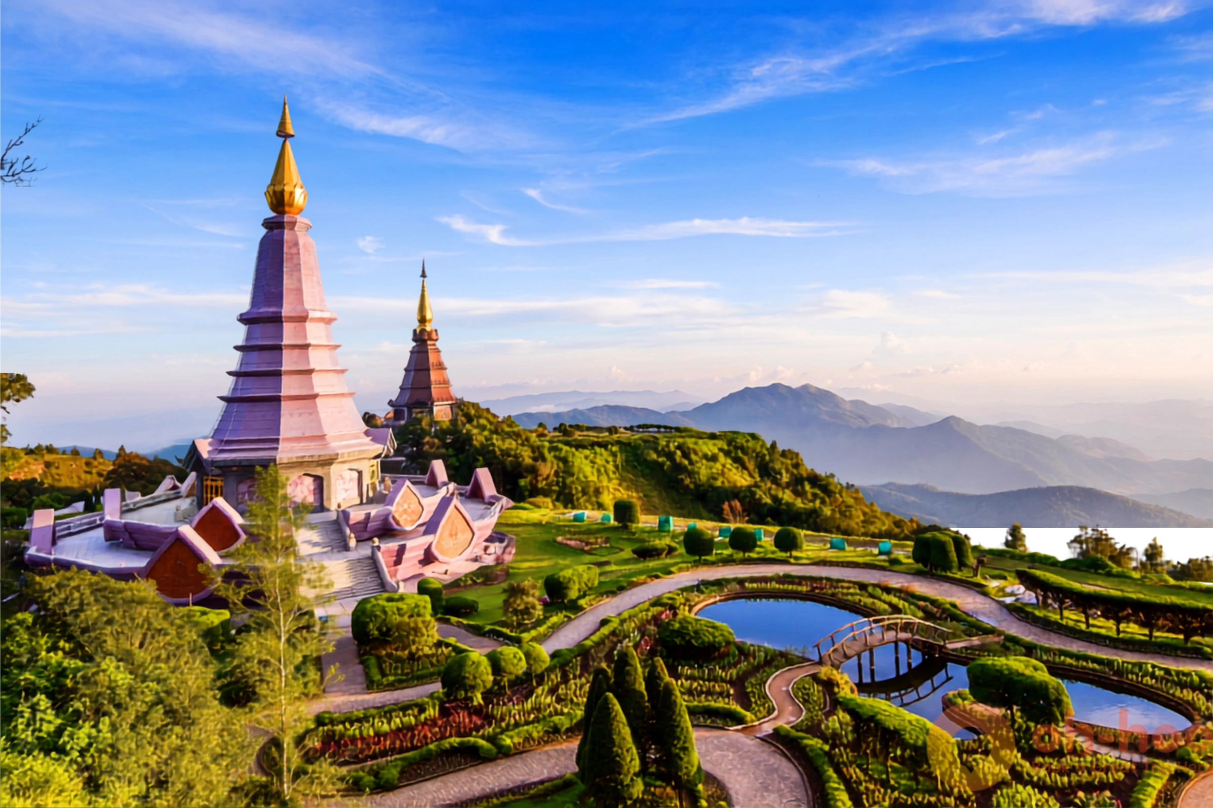 Twin Royal Pagodas — Phra Mahathat Naphamethanidon and Naphaphonphumisiri — on a Doi Inthanon National Park tour