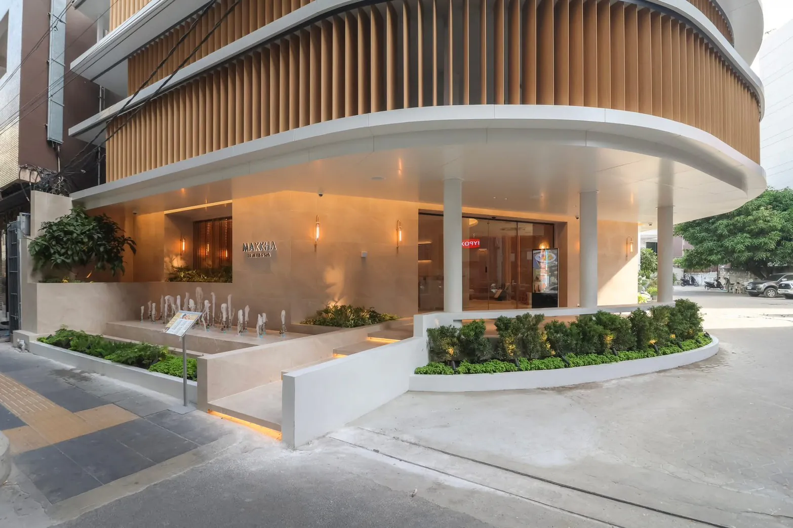 Makkha Heritage Asok massage