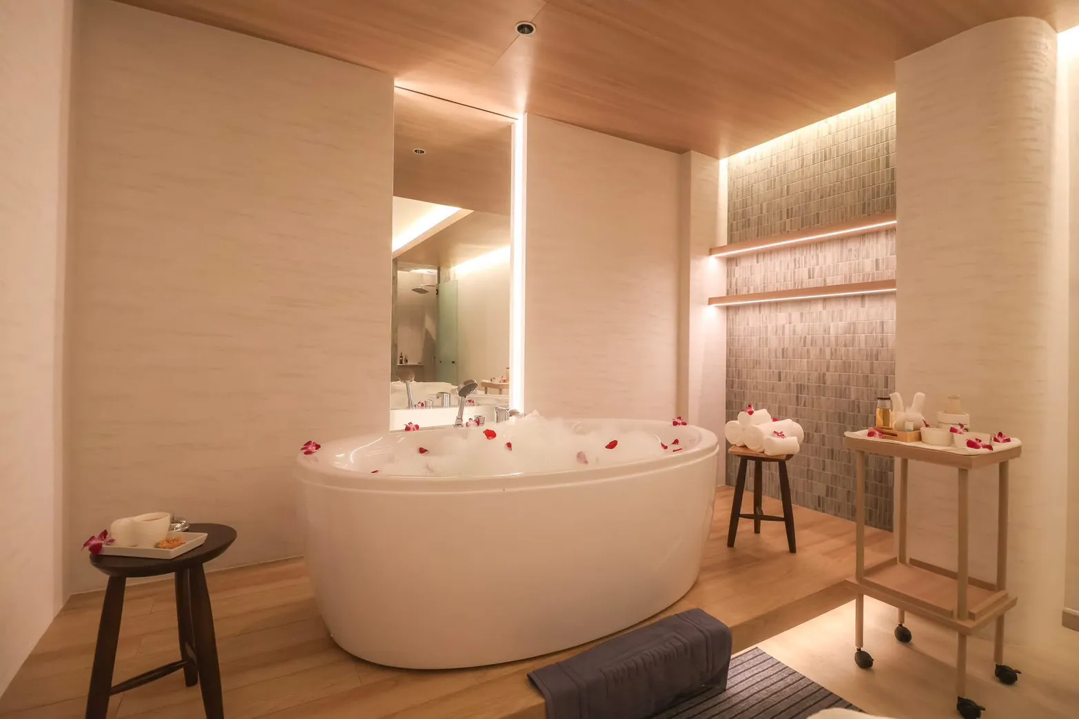 Makkha Heritage Asok massage