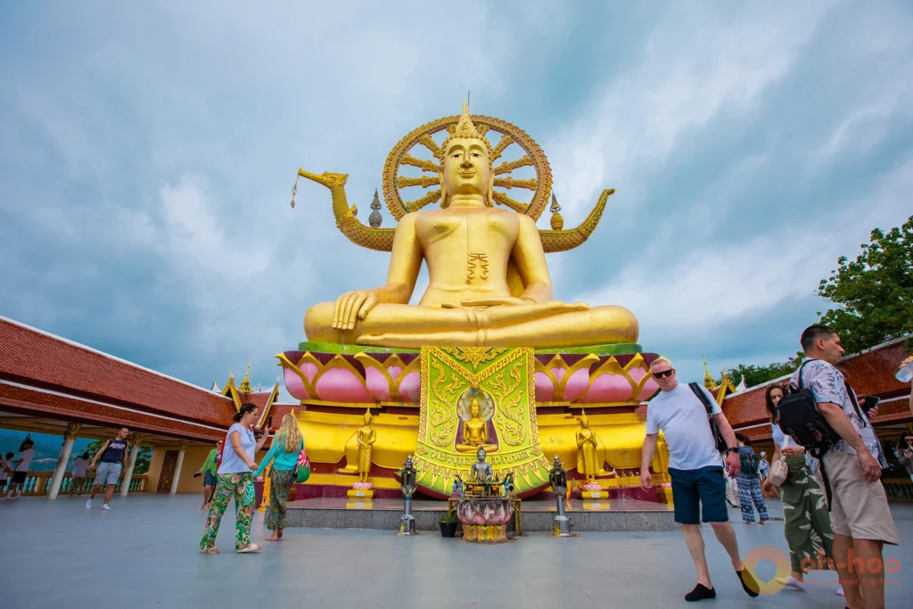 Big Buddha Temple (Wat Phra Yai) in Koh Samui with tourists visiting the golden statue.