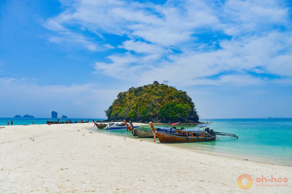The Talay Waek sandbar linking Koh Tup and Koh Mor at low tide near Krabi