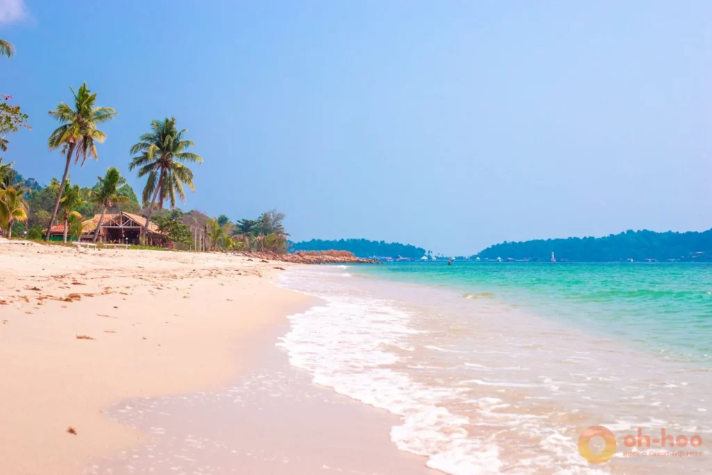 Panoramic view of Chaweng Beach coastline and blue sea from Chaweng Viewpoint in Koh Samui